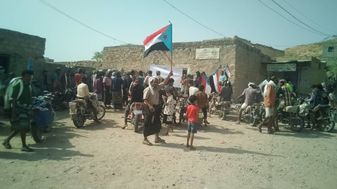 مسيرات جماهيرية حاشدة في مديريات أبين تجدد رفض الوصاية والتمسك بالمشروع الجنوبي التحرري 6 مسيرات جماهيرية حاشدة في مديريات أبين تجدد رفض الوصاية والتمسك بالمشروع الجنوبي التحرري