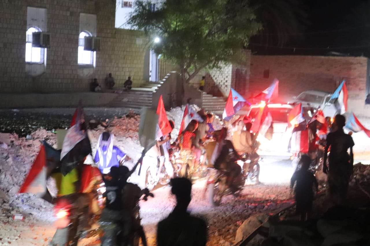 مسيرة حاشدة بالدراجات النارية بمديرية يبعث ترفض الوصاية وتطالب بتحسين الخدمات