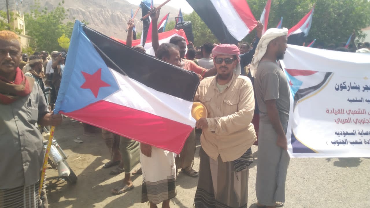 مسيرة شعبية حاشدة في مديرية حجر تجدد التفويض لقيادة المجلس الانتقالي وتؤكد رفض الوصاية 1 مسيرة شعبية حاشدة في مديرية حجر تجدد التفويض لقيادة المجلس الانتقالي وتؤكد رفض الوصاية
