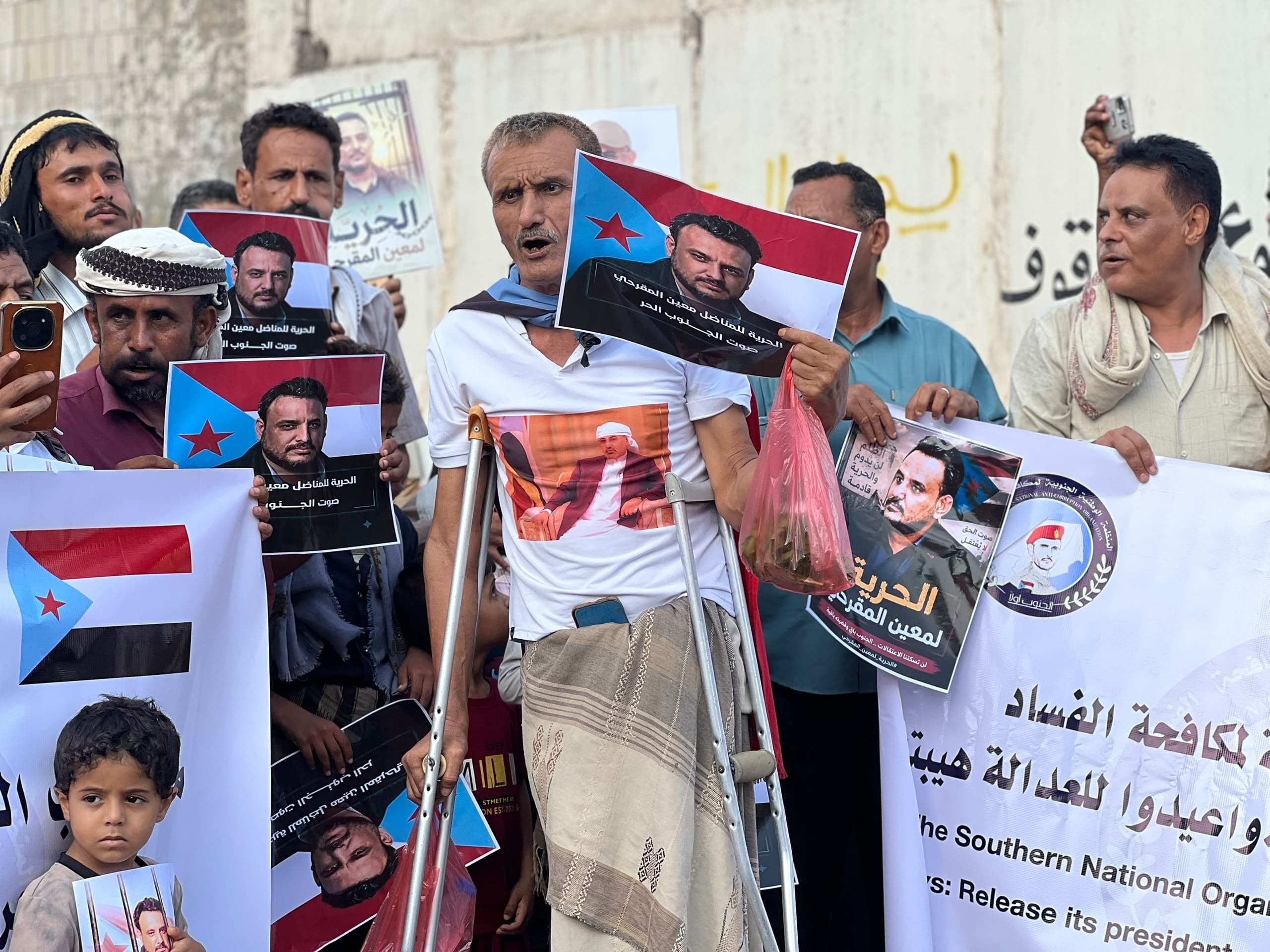انتقالي العاصمة عدن ينظم وقفة تضامنية للمطالبة بالإفراج عن معين المقرحي 3 انتقالي العاصمة عدن ينظم وقفة تضامنية للمطالبة بالإفراج عن معين المقرحي