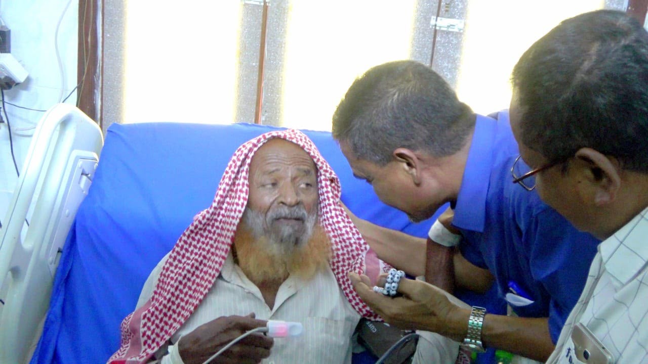 التميمي يزور المناضل سالم باشراحيل للاطمئنان على صحته 1 التميمي يزور المناضل سالم باشراحيل للاطمئنان على صحته