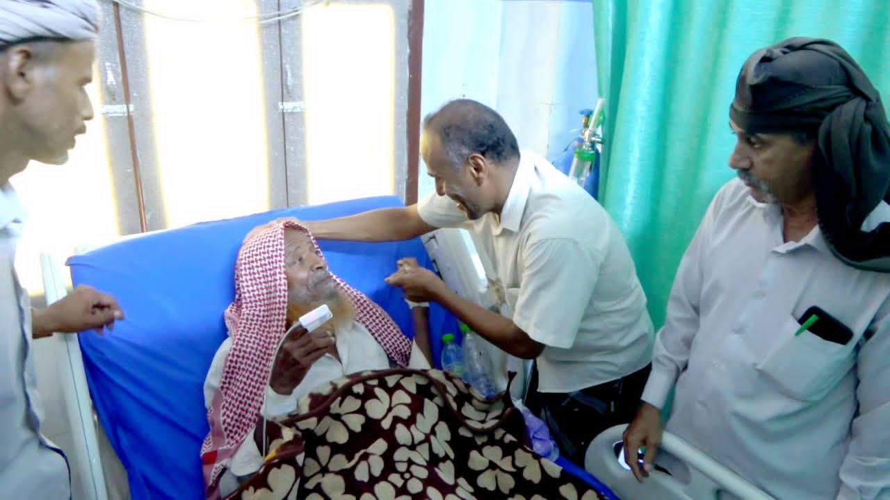 التميمي يزور المناضل سالم باشراحيل للاطمئنان على صحته 2 التميمي يزور المناضل سالم باشراحيل للاطمئنان على صحته