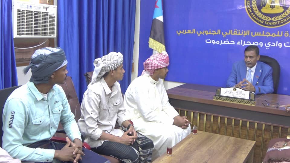 التميمي يلتقي ممثلي الدفعة الـ53 من طلبة الكلية الحربية بالعاصمة عدن 1 التميمي يلتقي ممثلي الدفعة الـ53 من طلبة الكلية الحربية بالعاصمة عدن