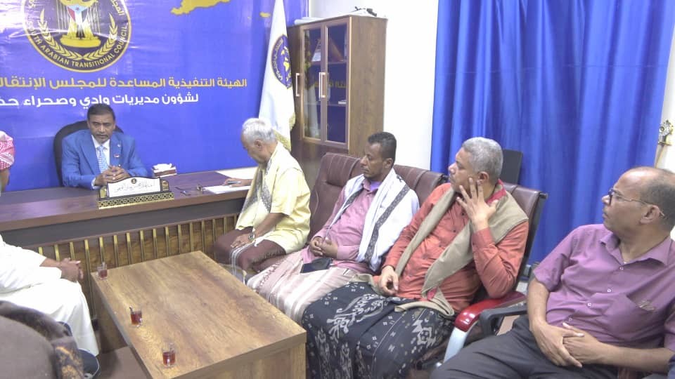 التميمي يلتقي ممثلي الدفعة الـ53 من طلبة الكلية الحربية بالعاصمة عدن 2 التميمي يلتقي ممثلي الدفعة الـ53 من طلبة الكلية الحربية بالعاصمة عدن