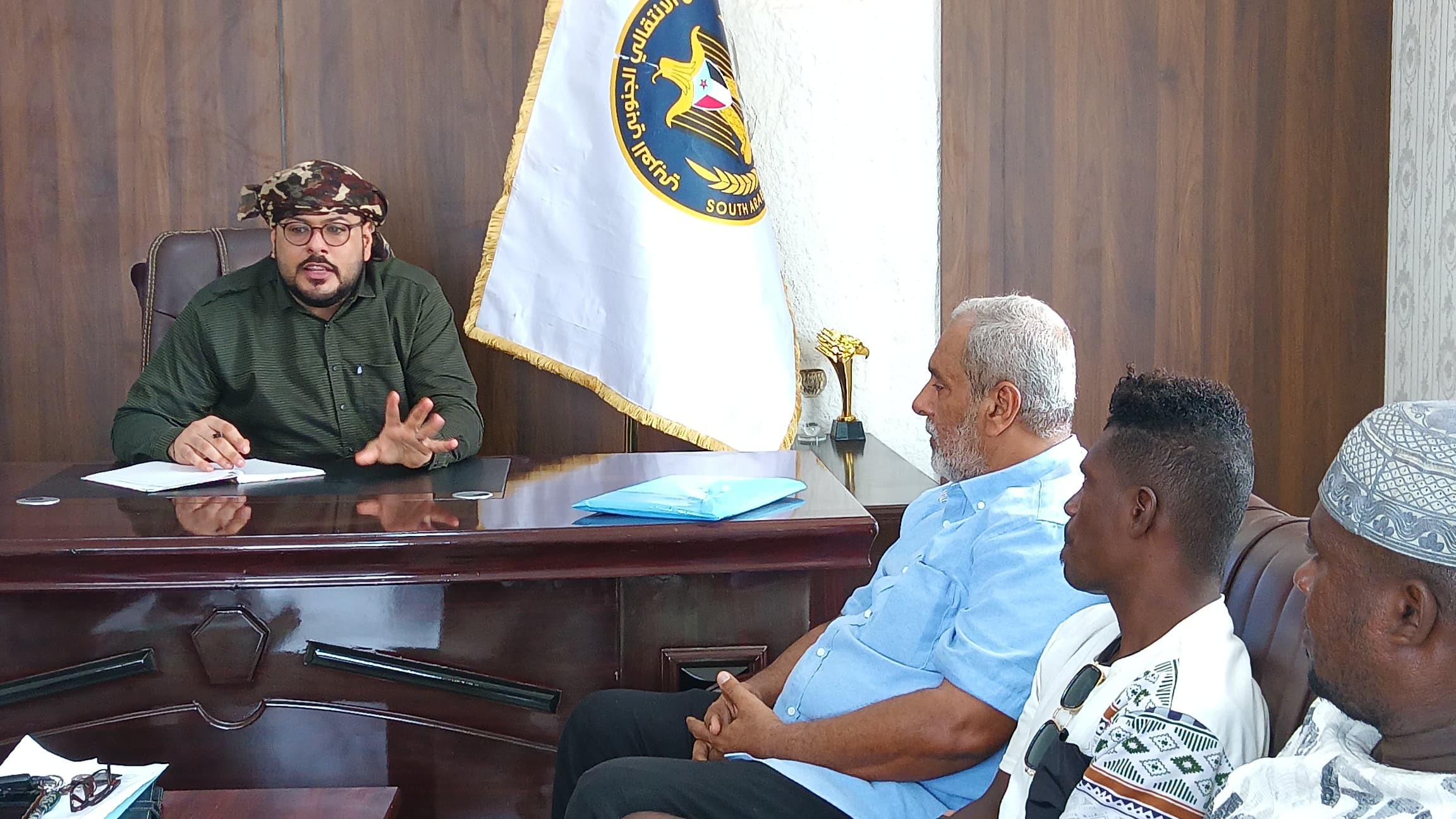 الجفري يلتقي عدداً من معتقلي المظاهرات السلمية بالمكلا
