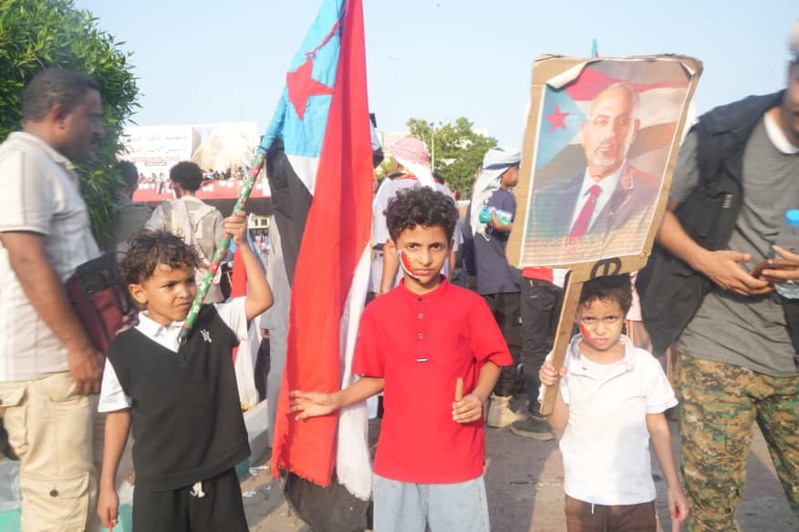 في مليونية ذكرى التأسيس الـ 55.. شعب الجنوب يجدد التفويض الشعبي والسياسي للقوات المسلحة الجنوبية بقيادة الرئيس القائد عيدروس الزُبيدي