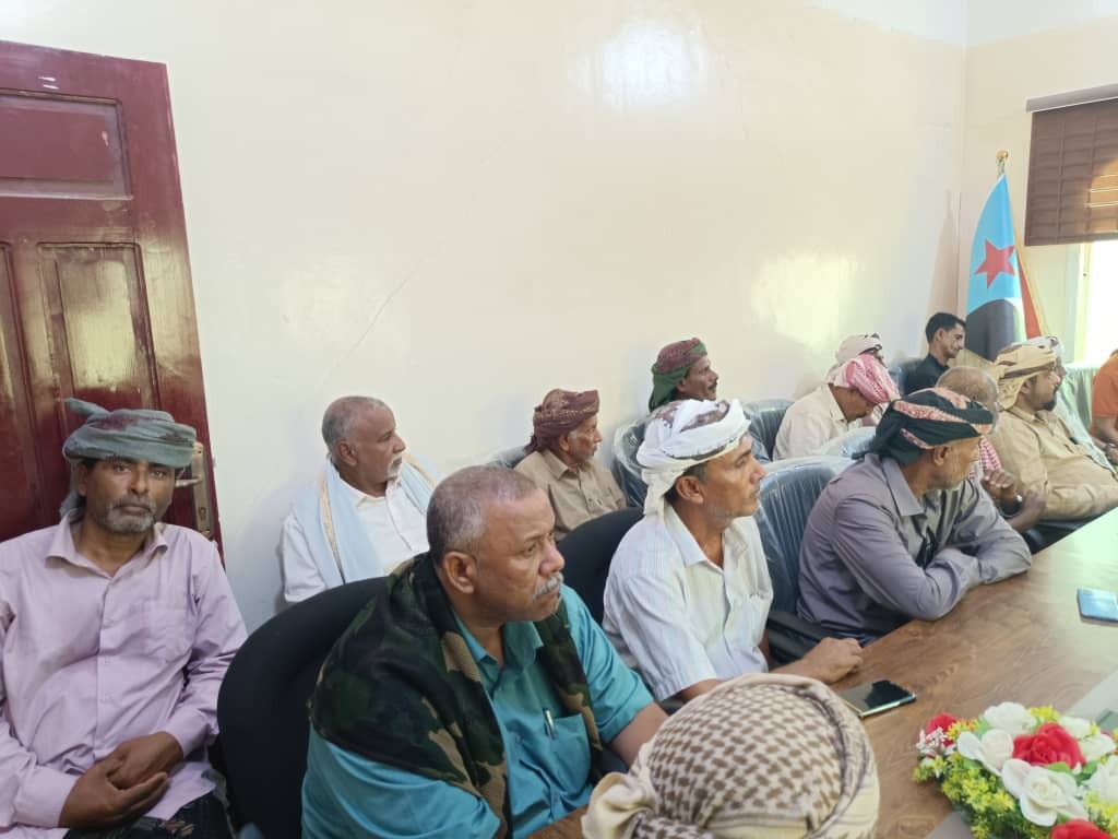 انتقالي سقطرى يعقد لقاءً موسعًا ويناقش تدهور الخدمات ويدعو للمشاركة في الوقفة الاحتجاجية 1 انتقالي سقطرى يعقد لقاءً موسعًا ويناقش تدهور الخدمات ويدعو للمشاركة في الوقفة الاحتجاجية
