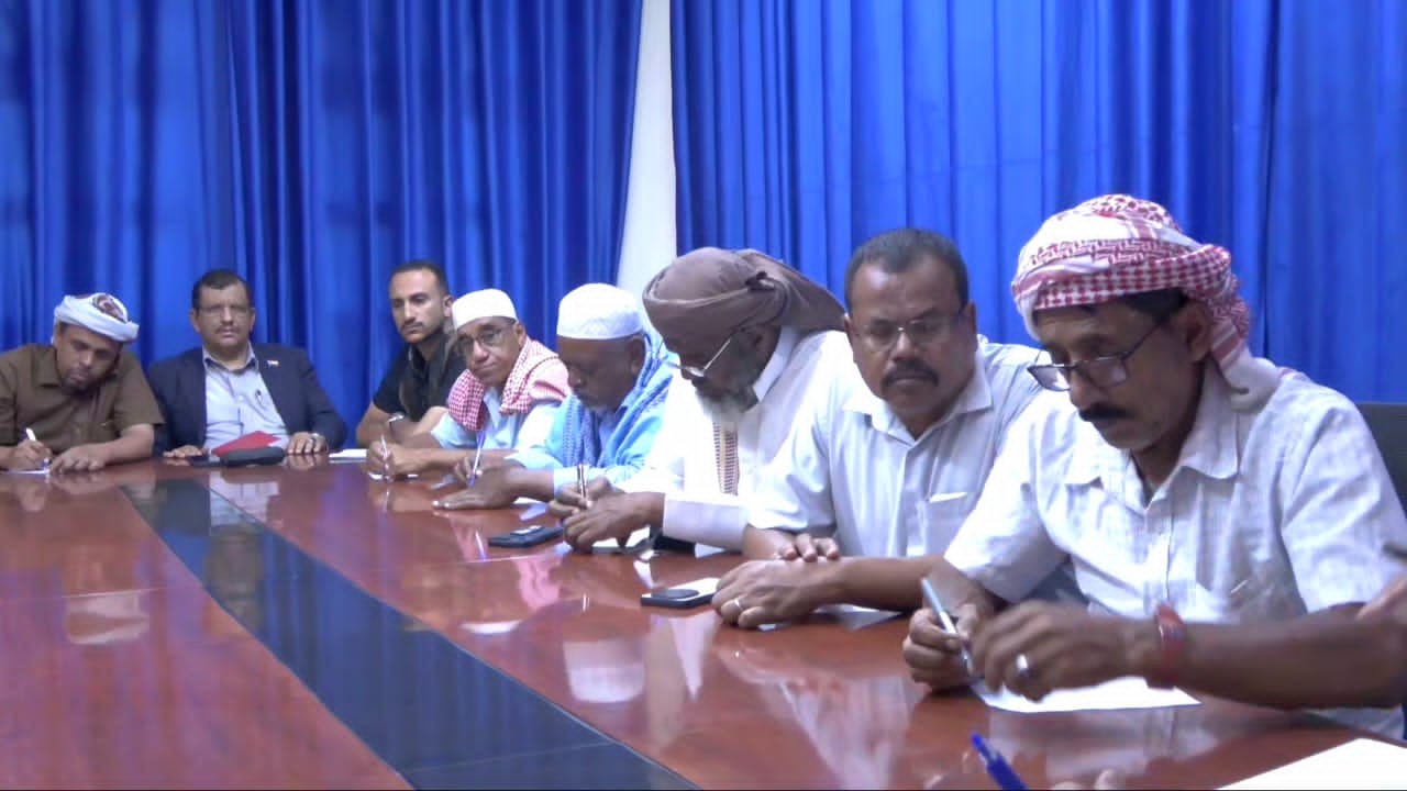 التميمي يترأس اجتماعًا طارئًا لرؤساء الهيئات التنفيذية بمديريات وادي وصحراء حضرموت 2 التميمي يترأس اجتماعًا طارئًا لرؤساء الهيئات التنفيذية بمديريات وادي وصحراء حضرموت