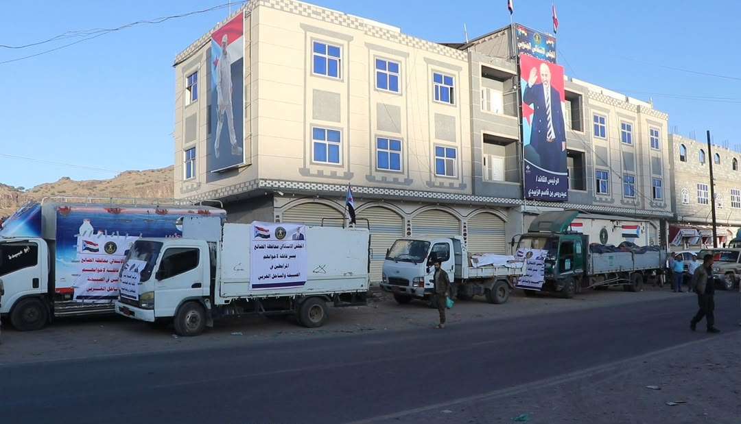 بتوجيهات الرئيس الزُبيدي.. أبناء الضالع يسيرون قافلة غذائية إلى جبهات الصبيحة وباب المندب