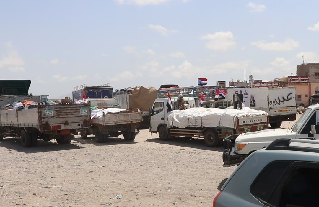 بتوجيهات الرئيس الزُبيدي.. أبناء الضالع يسيرون قافلة غذائية إلى جبهات الصبيحة وباب المندب 2 بتوجيهات الرئيس الزُبيدي.. أبناء الضالع يسيرون قافلة غذائية إلى جبهات الصبيحة وباب المندب