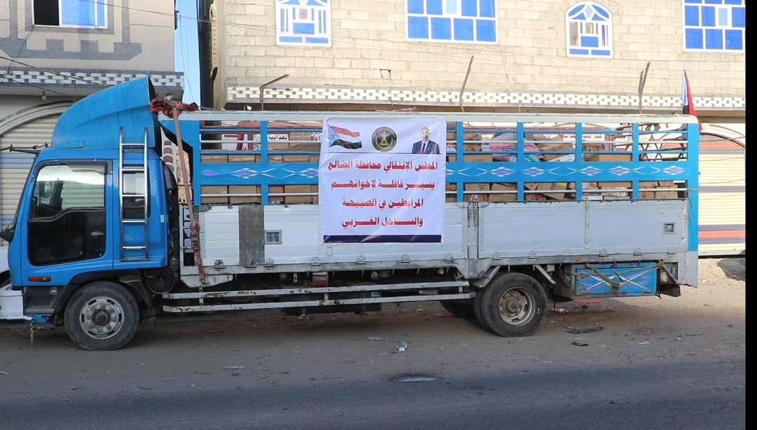 بتوجيهات الرئيس الزُبيدي.. أبناء الضالع يسيرون قافلة غذائية إلى جبهات الصبيحة وباب المندب 3 بتوجيهات الرئيس الزُبيدي.. أبناء الضالع يسيرون قافلة غذائية إلى جبهات الصبيحة وباب المندب