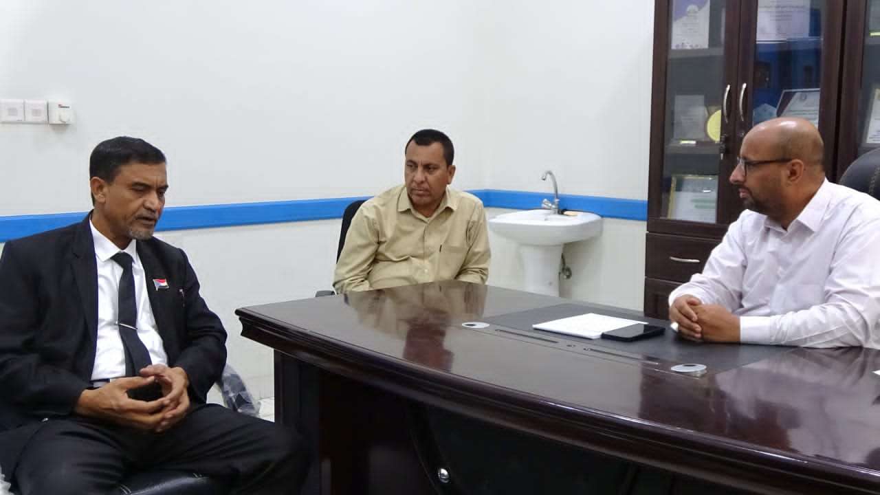 التميمي يزور المركز الوطني لعلاج الأورام بوادي وصحراء حضرموت ويطلع على احتياجاته التميمي يزور المركز الوطني لعلاج الأورام بوادي وصحراء حضرموت ويطلع على احتياجاته