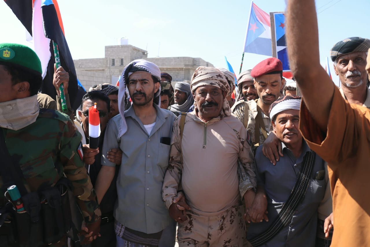 تلبية لدعوة الرئيس الزُبيدي.. أبناء شبوة يحتشدون في مليونية التعبئة الشعبية العامة احتفاءً بذكرى ثورة 14 أكتوبر 2 تلبية لدعوة الرئيس الزُبيدي.. أبناء شبوة يحتشدون في مليونية التعبئة الشعبية العامة احتفاءً بذكرى ثورة 14 أكتوبر