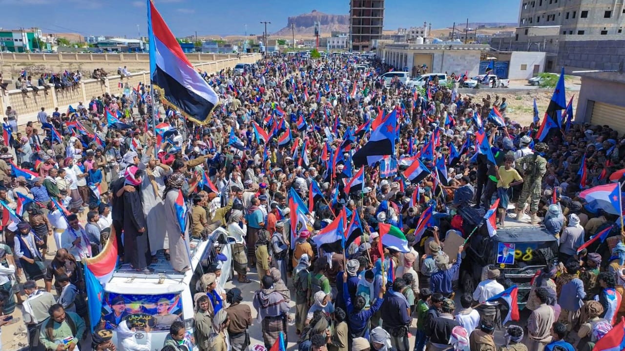 تلبية لدعوة الرئيس الزُبيدي.. أبناء شبوة يحتشدون في مليونية التعبئة الشعبية العامة احتفاءً بذكرى ثورة 14 أكتوبر 4 تلبية لدعوة الرئيس الزُبيدي.. أبناء شبوة يحتشدون في مليونية التعبئة الشعبية العامة احتفاءً بذكرى ثورة 14 أكتوبر