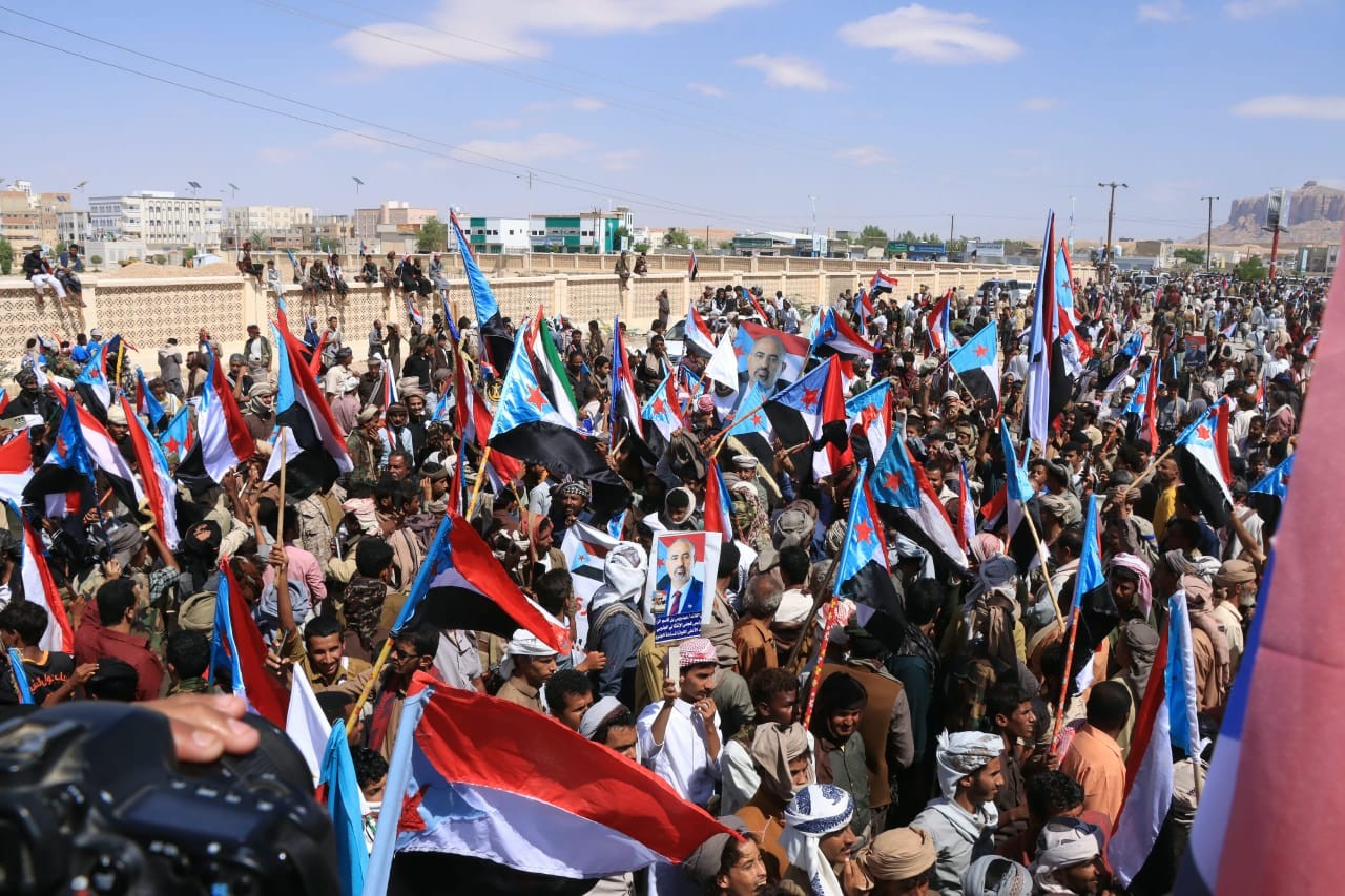 تلبية لدعوة الرئيس الزُبيدي.. أبناء شبوة يحتشدون في مليونية التعبئة الشعبية العامة احتفاءً بذكرى ثورة 14 أكتوبر 10 تلبية لدعوة الرئيس الزُبيدي.. أبناء شبوة يحتشدون في مليونية التعبئة الشعبية العامة احتفاءً بذكرى ثورة 14 أكتوبر