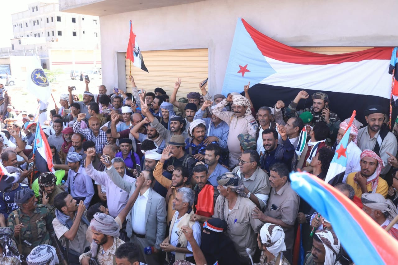 تلبية لدعوة الرئيس الزُبيدي.. أبناء شبوة يحتشدون في مليونية التعبئة الشعبية العامة احتفاءً بذكرى ثورة 14 أكتوبر 11 تلبية لدعوة الرئيس الزُبيدي.. أبناء شبوة يحتشدون في مليونية التعبئة الشعبية العامة احتفاءً بذكرى ثورة 14 أكتوبر