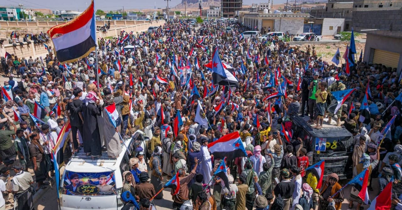 تلبية لدعوة الرئيس الزُبيدي.. أبناء شبوة يحتشدون في مليونية التعبئة الشعبية العامة احتفاءً بذكرى ثورة 14 أكتوبر 13 تلبية لدعوة الرئيس الزُبيدي.. أبناء شبوة يحتشدون في مليونية التعبئة الشعبية العامة احتفاءً بذكرى ثورة 14 أكتوبر