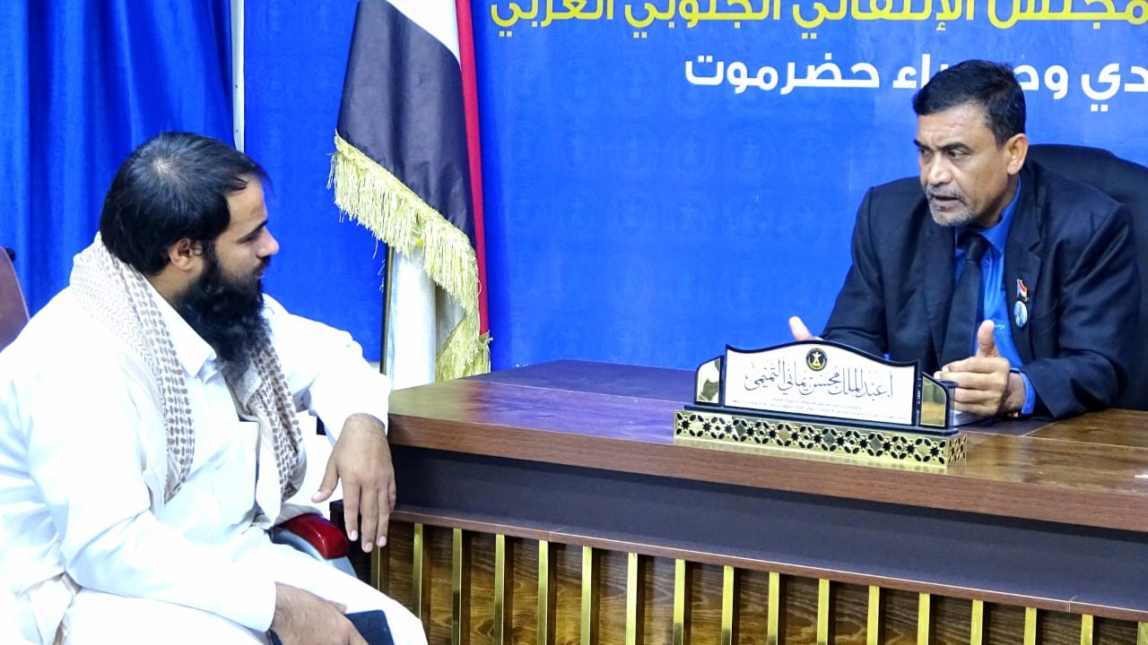 التميمي يلتقي تنفيذية انتقالي زمخ ومنوخ ويؤكد أهمية تعزيز الاصطفاف الشعبي للدفاع عن أرض الجنوب 1 التميمي يلتقي تنفيذية انتقالي زمخ ومنوخ ويؤكد أهمية تعزيز الاصطفاف الشعبي للدفاع عن أرض الجنوب
