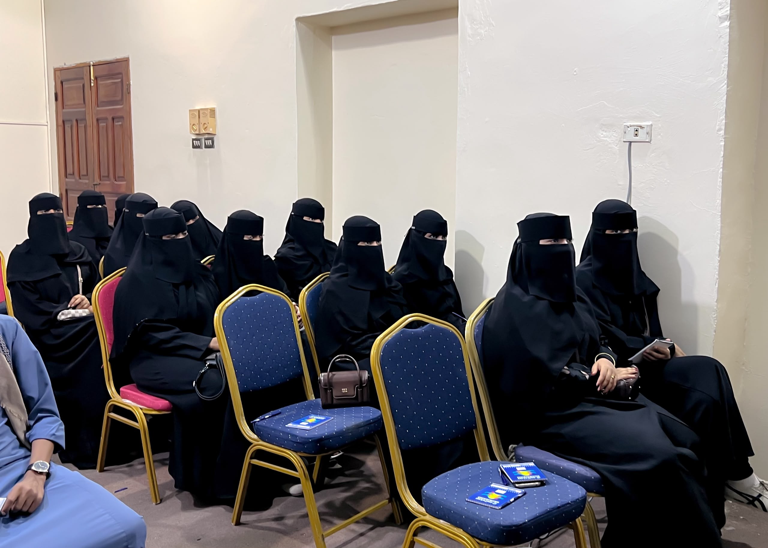 منسقية الانتقالي بجامعة حضرموت تدشن ملتقى الفكر والتنمية بأمسية سياسية وفكرية 7 منسقية الانتقالي بجامعة حضرموت تدشن ملتقى الفكر والتنمية بأمسية سياسية وفكرية