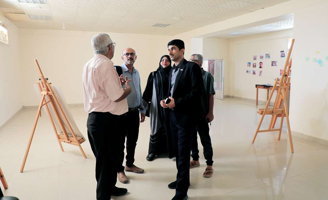 الأمانة العامة تطّلع على طبيعة عمل معهد جميل غانم للفنون الجميلة في العاصمة عدن