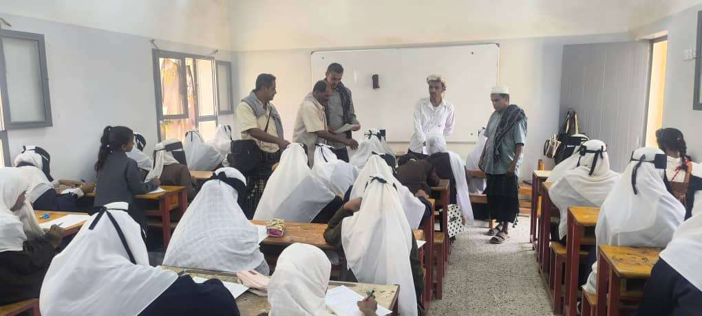 انتقالي أحور والسلطة المحلية يدشّنان امتحانات الفصل الدراسي الأول في عدد من مدارس المديرية