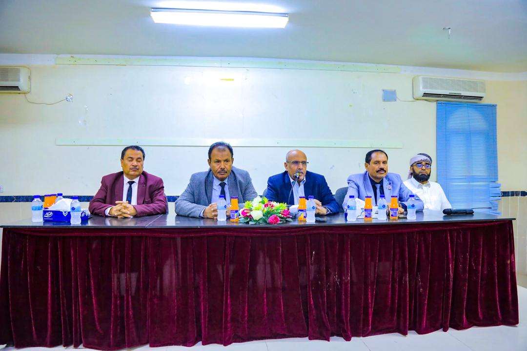 الكثيري يعقد لقاءً موسعا بالأئمة والخطباء والمشايخ والدعاة بوادي حضرموت الكثيري يعقد لقاءً موسعا بالأئمة والخطباء والمشايخ والدعاة بوادي حضرموت