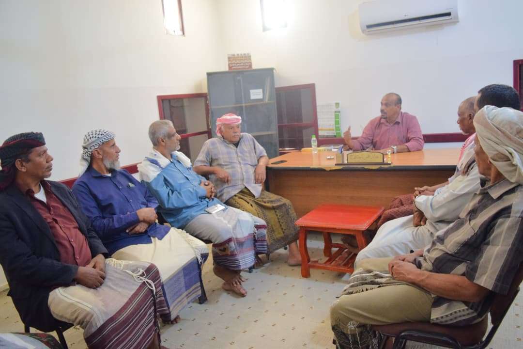 انتقالي شبام والسلطة المحلية يبحثان سبل تحسين الأوضاع الخدمية وتعزيز الاستقرار بالمديرية انتقالي شبام والسلطة المحلية يبحثان سبل تحسين الأوضاع الخدمية وتعزيز الاستقرار بالمديرية