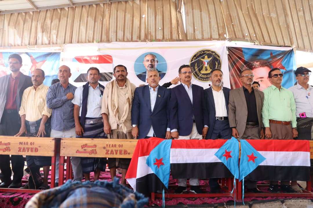 أبناء أبين يواصلون اعتصامهم المفتوح للمطالبة بإعلان دولة الجنوب العربي أبناء أبين يواصلون اعتصامهم المفتوح للمطالبة بإعلان دولة الجنوب العربي