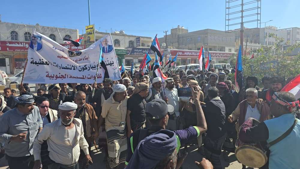 مخيم الاعتصام المفتوح بمدينة عتق يستقبل وفدًا جماهيريًا من أبناء مديرية الصعيد مخيم الاعتصام المفتوح بمدينة عتق يستقبل وفدًا جماهيريًا من أبناء مديرية الصعيد