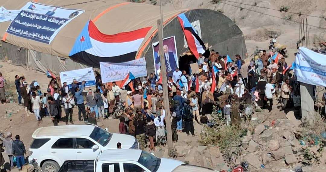 أبناء الضالع يواصلون اعتصامهم المفتوح للمطالبة بإعلان دولة الجنوب العربي أبناء الضالع يواصلون اعتصامهم المفتوح للمطالبة بإعلان دولة الجنوب العربي