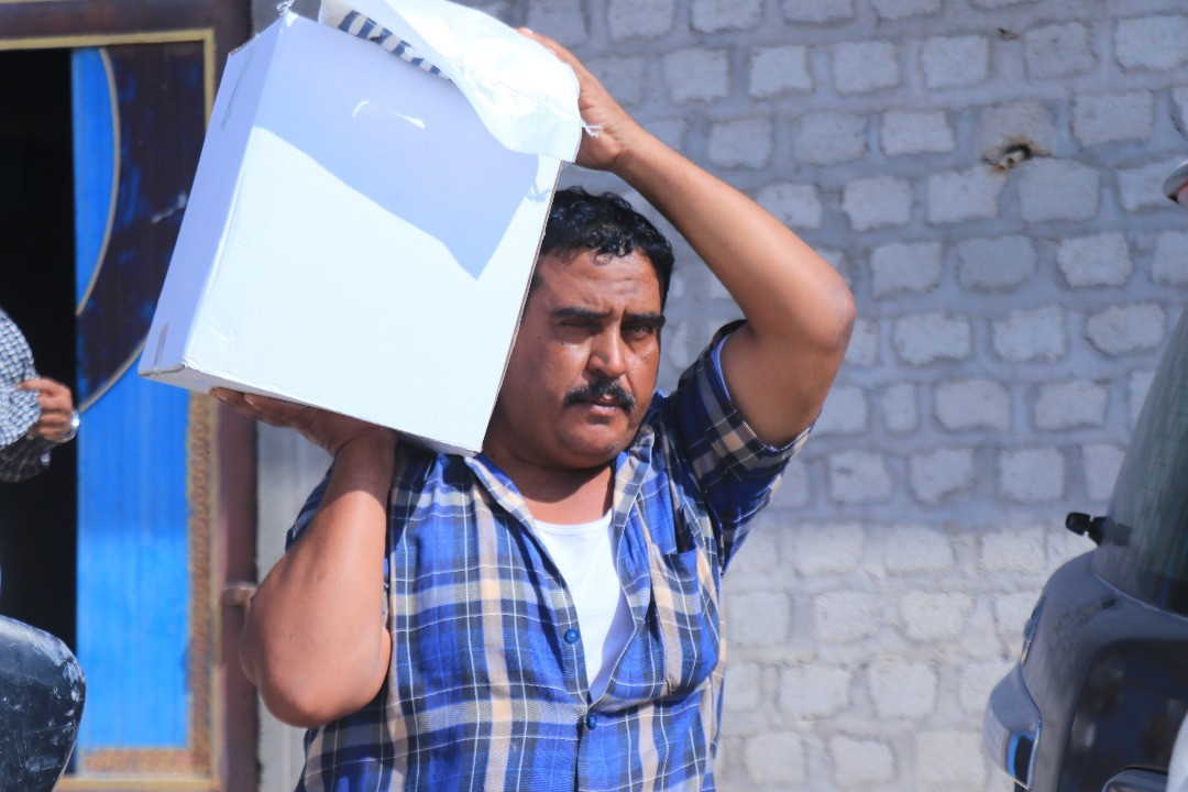 مقدمة من الرئيس الزُبيدي.. انتقالي المهرة يدشّن توزيع السلال الغذائية للأسر الأشد احتياجًا 3 مقدمة من الرئيس الزُبيدي.. انتقالي المهرة يدشّن توزيع السلال الغذائية للأسر الأشد احتياجًا