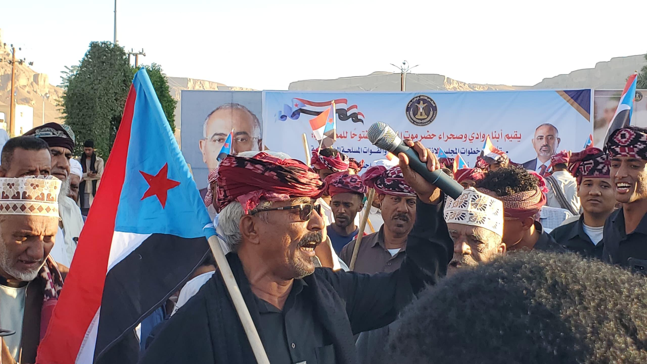 توافد شعبي وقبلي إلى مخيم الاعتصام بسيئون دعمًا لمطلب إعلان دولة الجنوب العربي