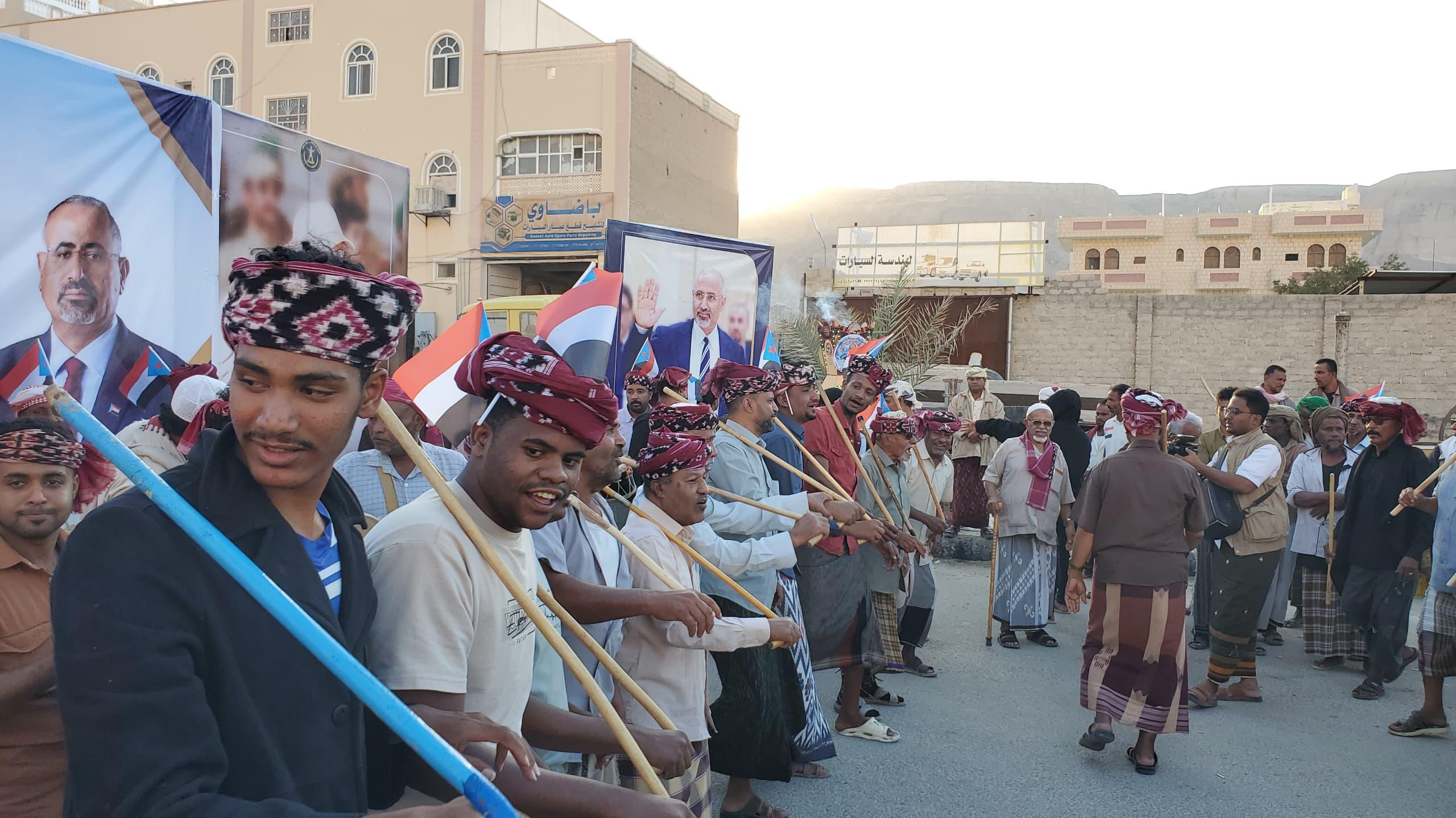 توافد شعبي وقبلي إلى مخيم الاعتصام بسيئون دعمًا لمطلب إعلان دولة الجنوب العربي