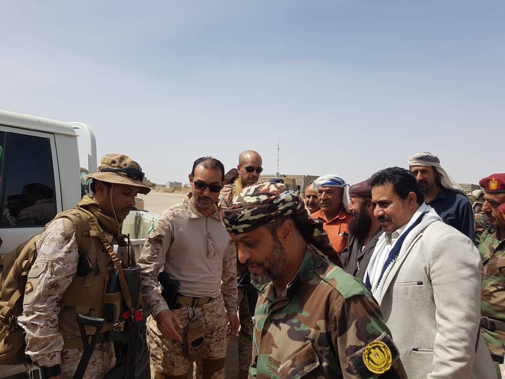 رئيس انتقالي لحج يتفقد القوات الجنوبية بجبهة الحد يافع ويحضر صلحا قبليا في مرفد