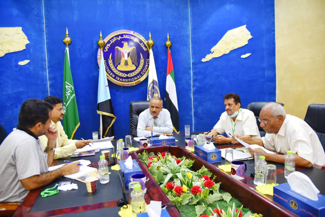 الدكتور عبدالسلام حُميد يترأس اجتماعاً للجنة المُكلفة بالإشراف على قطاع&nbsp; التجارة والصناعة والأسواق