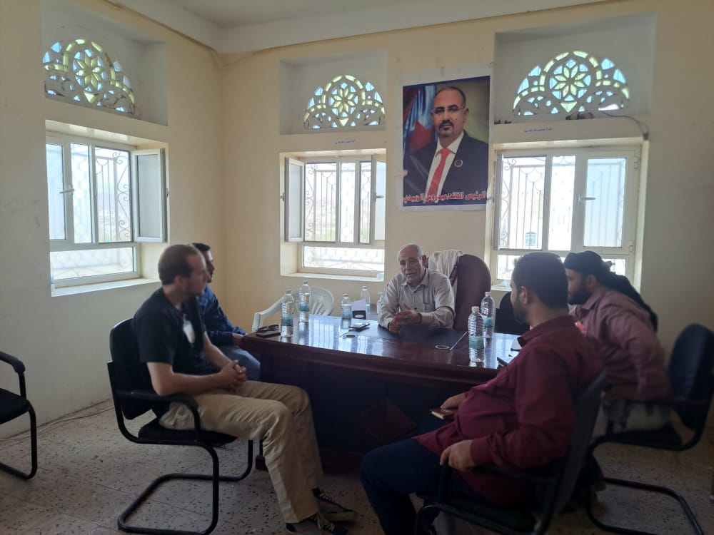 رئيس تنفيذية انتقالي الضالع يناقش مع منسق الصليب الأحمر التجهيزات الطبية لمستشفى سناح الميداني