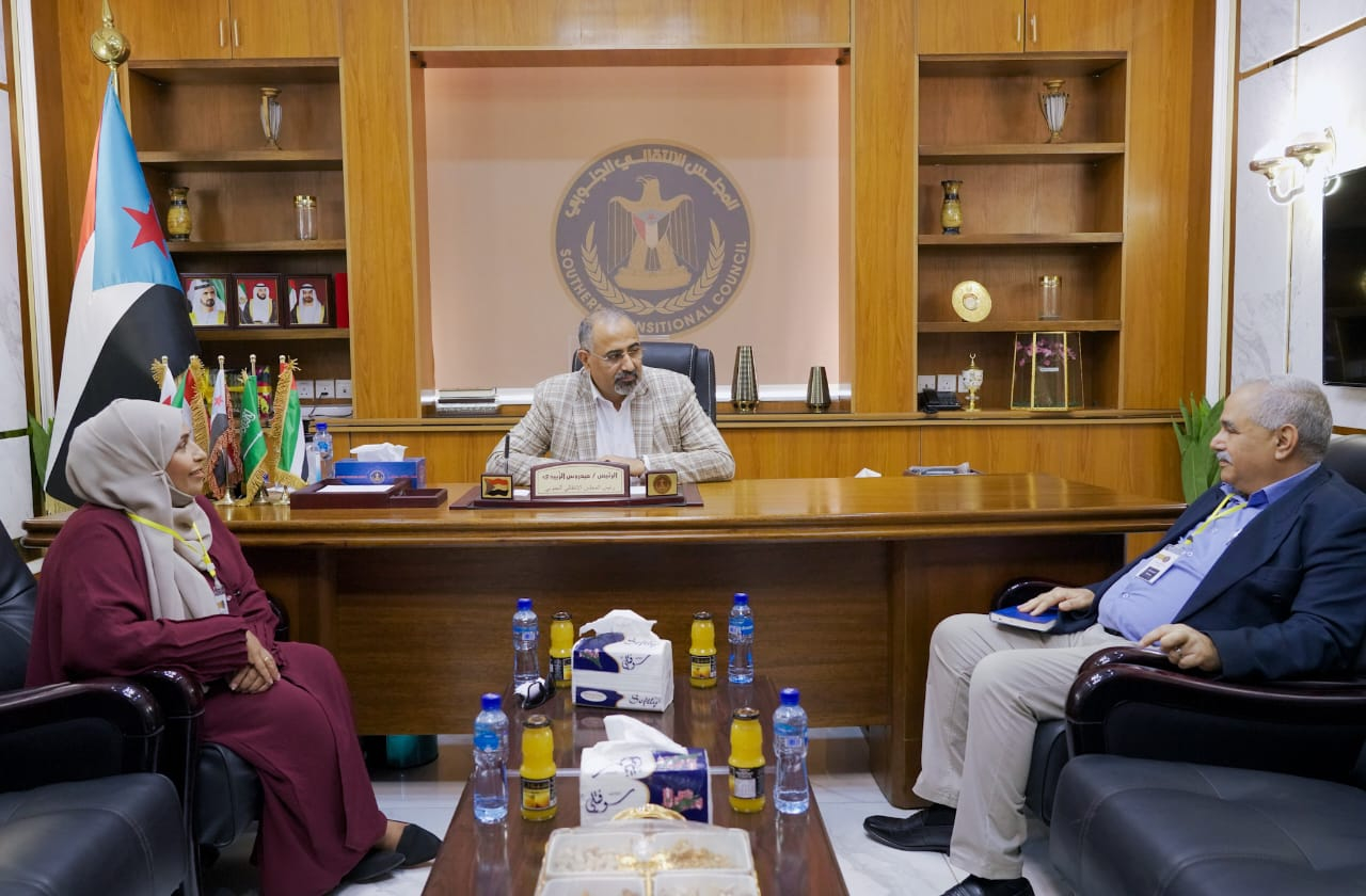 الرئيس الزُبيدي يطّلع على نشاطي قطاع السكان بوزارة الصحة ومكتب الصحة بالعاصمة عدن