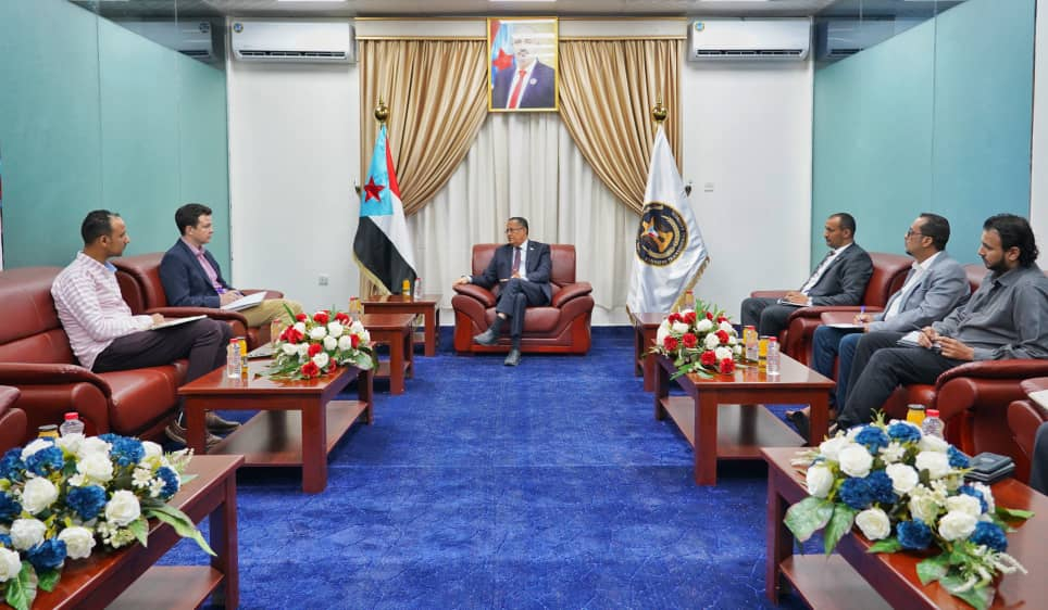 الدكتور الخُبجي يبحث مع مدير مكتب المبعوث الأممي تداعيات التصعيد الحوثي الأخير