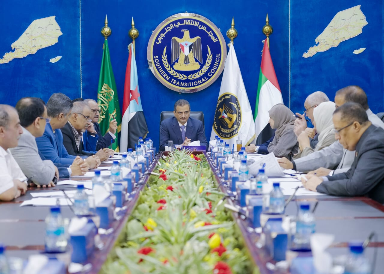 هيئة الرئاسة تؤكد دعمها جهود وزير الشؤون الاجتماعية لتنفيذ قرار نقل مقر الصندوق الاجتماعي للتنمية إلى العاصمة عدن