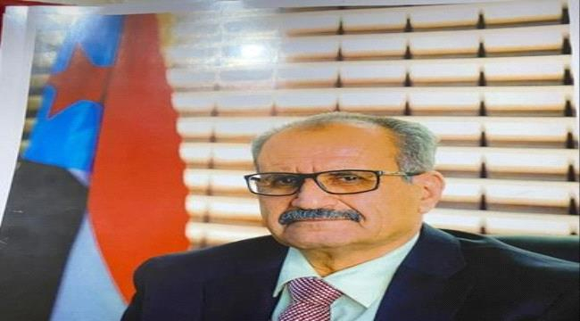 نائب الأمين العام يُعزَّي في وفاة التربوي عبدالعزيز الطاهش