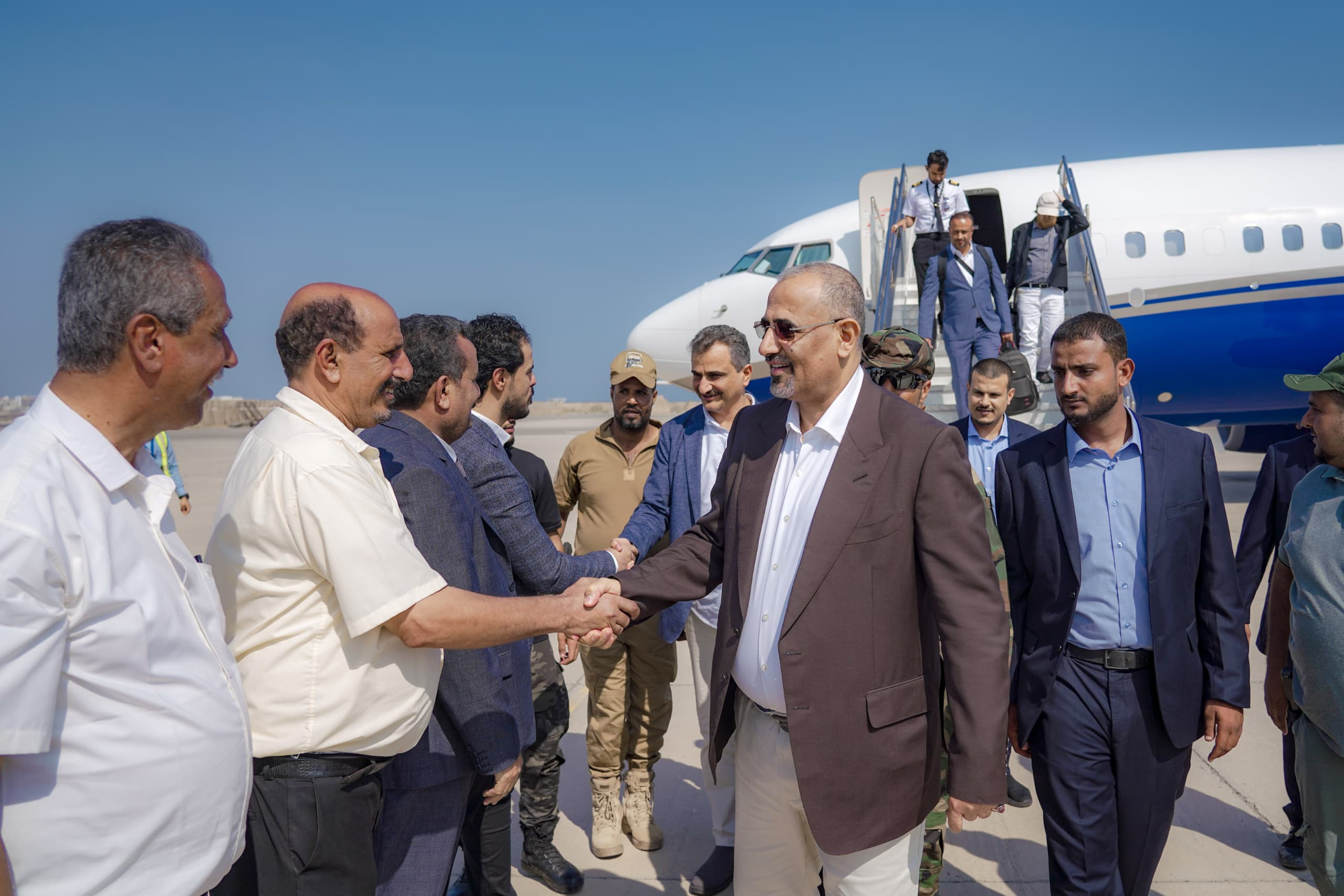 الرئيس الزُبيدي يعود إلى العاصمة عدن بعد زيارات عمل خارجية